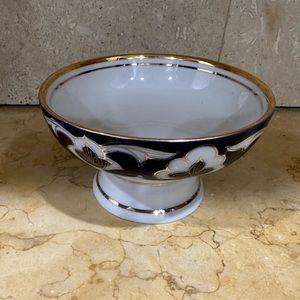 Beautiful eastern decor vase new
hand painted